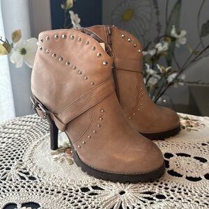 Adorable studded leather boots. in like new condition. size 7.5